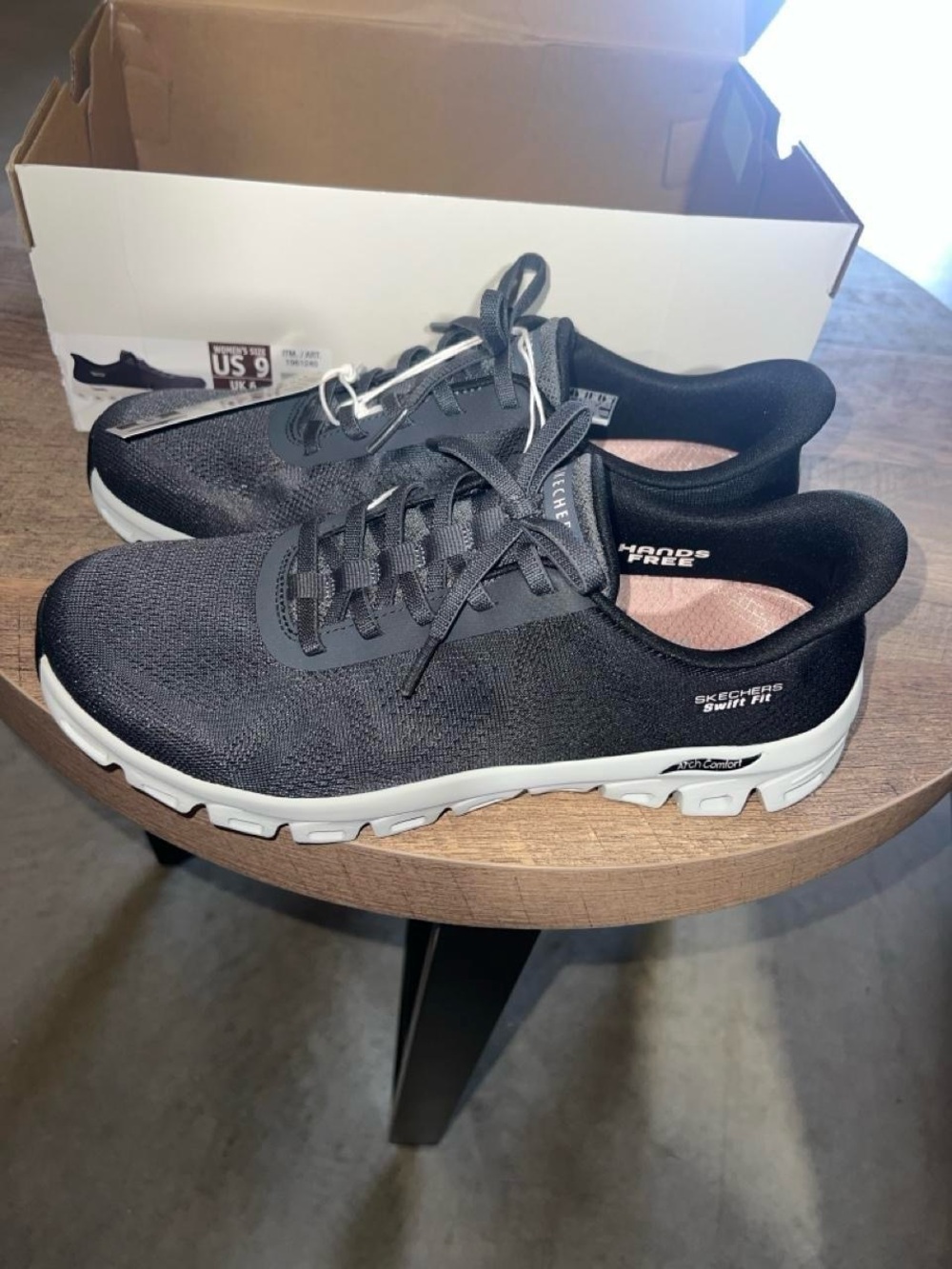 Skechers Swift Fit Women’s Size 9 Black Hands Free Sneakers NWT